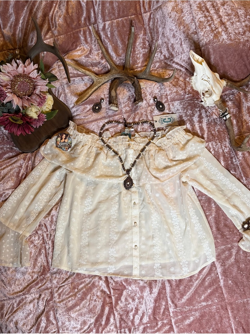 Rockin’ C by Cavender’s ivory embroidered western ruffled blouse. S